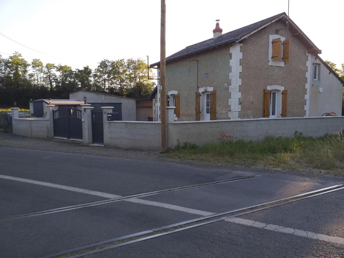 Le Petit Pays Lägenhet Montgivray Exteriör bild