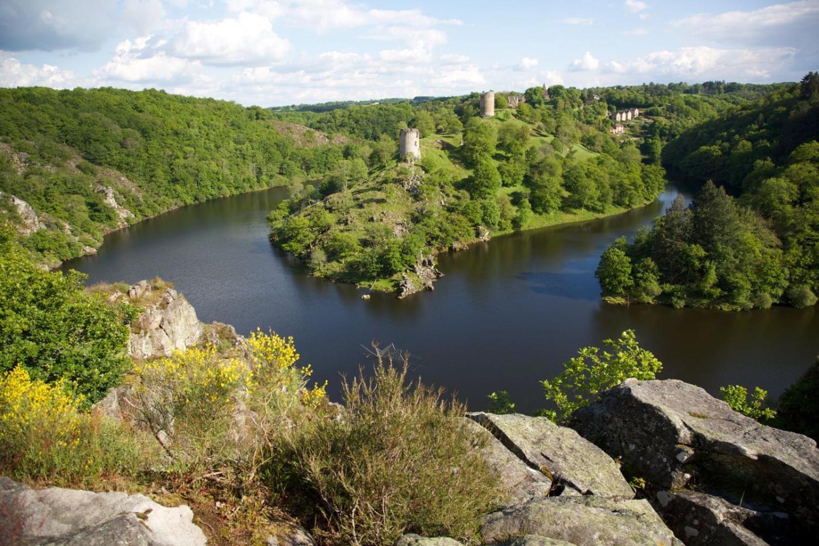 Le Petit Pays Lägenhet Montgivray Exteriör bild